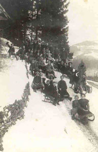 lustige Rodelpartie auf der alten Plöckenstraße